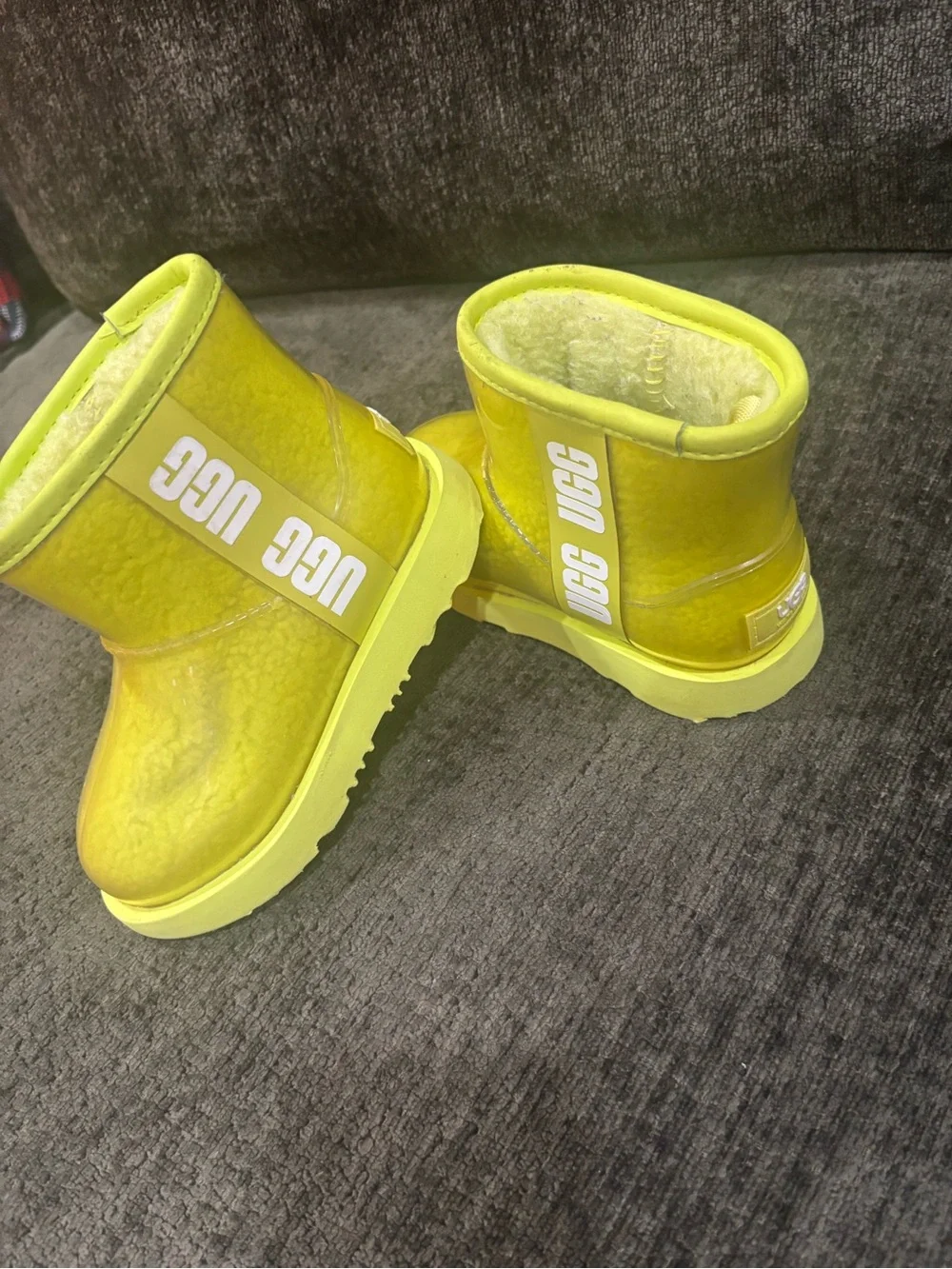 UGG Kids Classic Clear Mini II Boots Sherpa Lined Sulfur Green Size 10